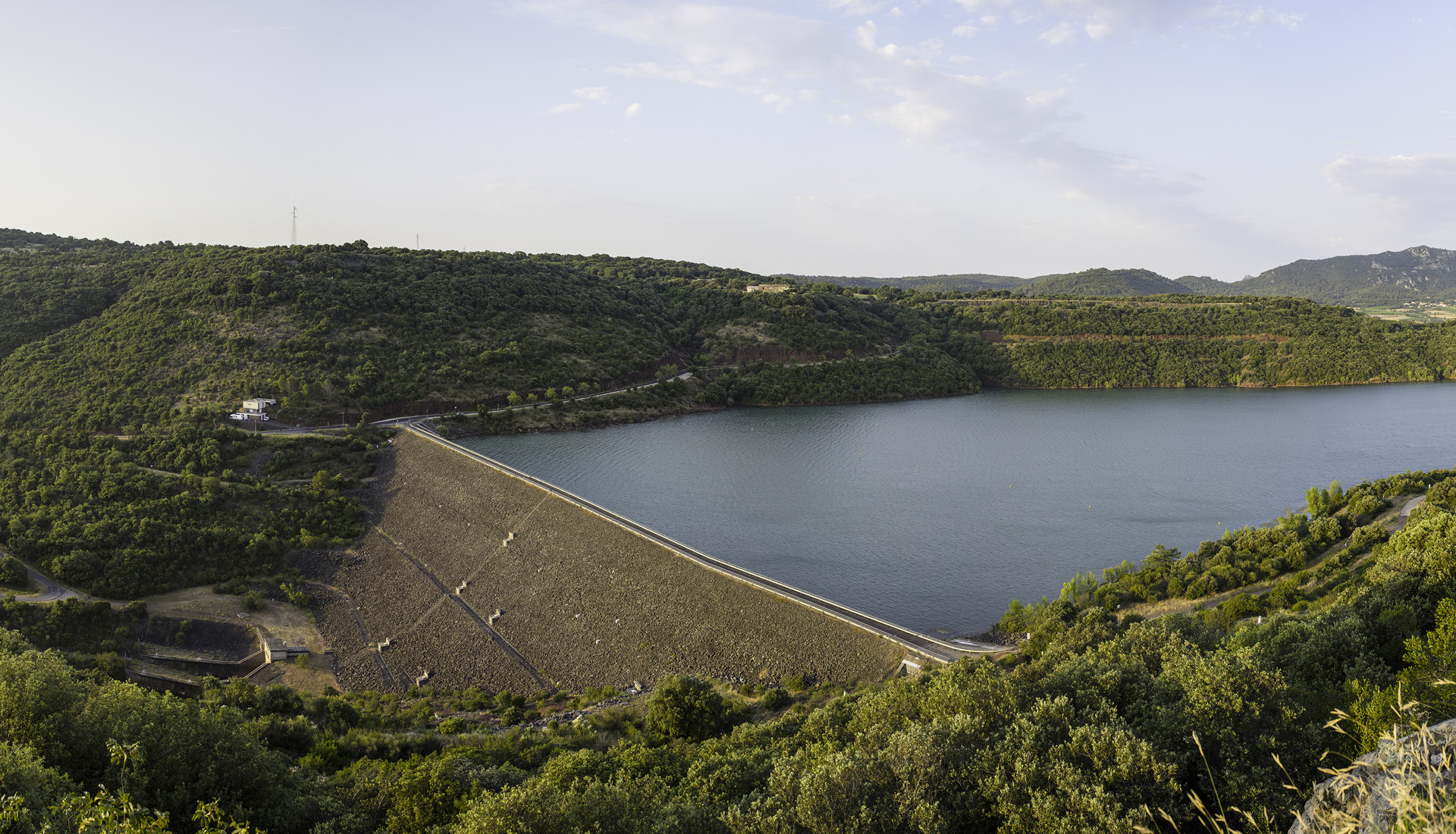 Barrage du Salagou @ Christian Ferrer : Wikimedia Commons 2